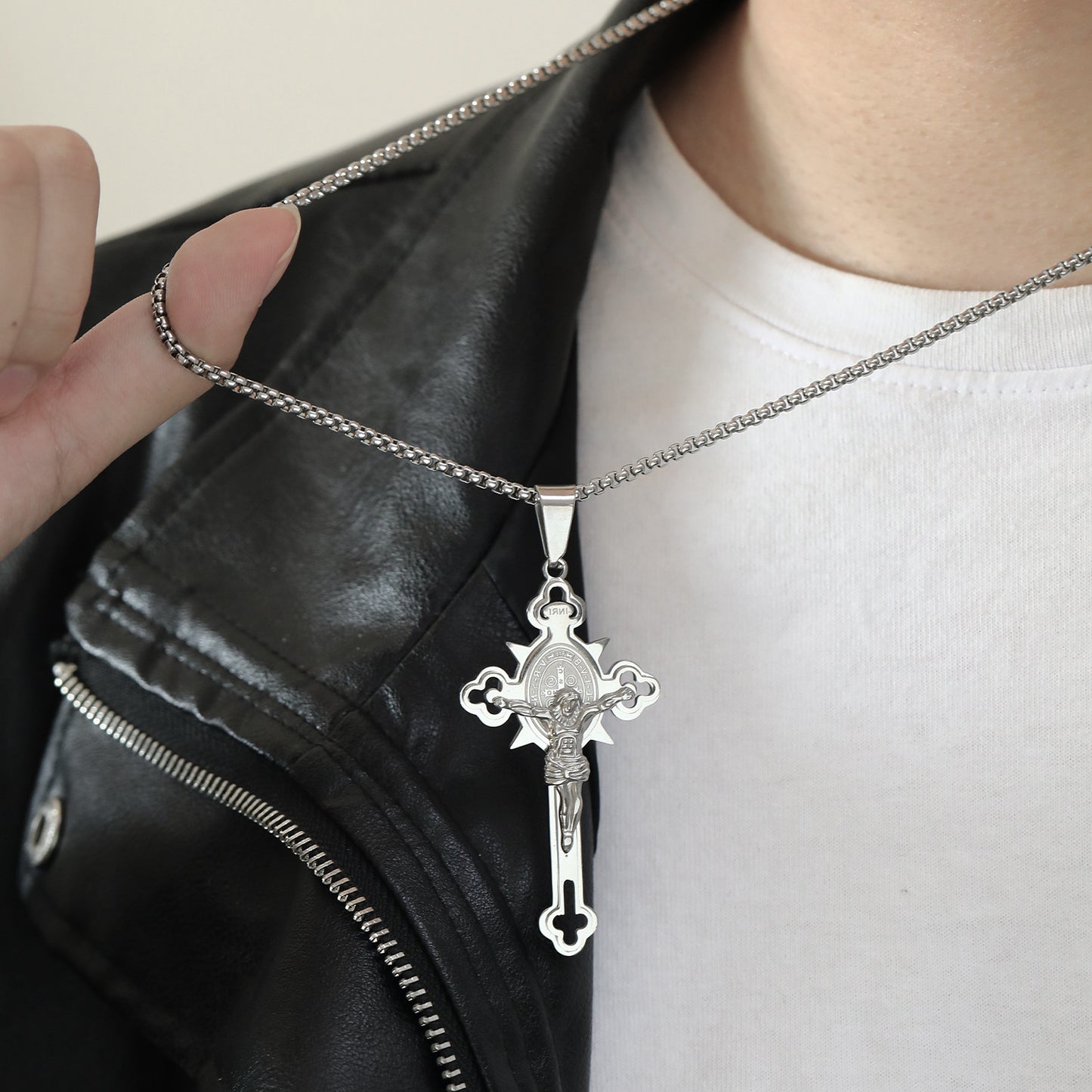 New Retro Cross Pendant Necklace for Men in Titanium Steel