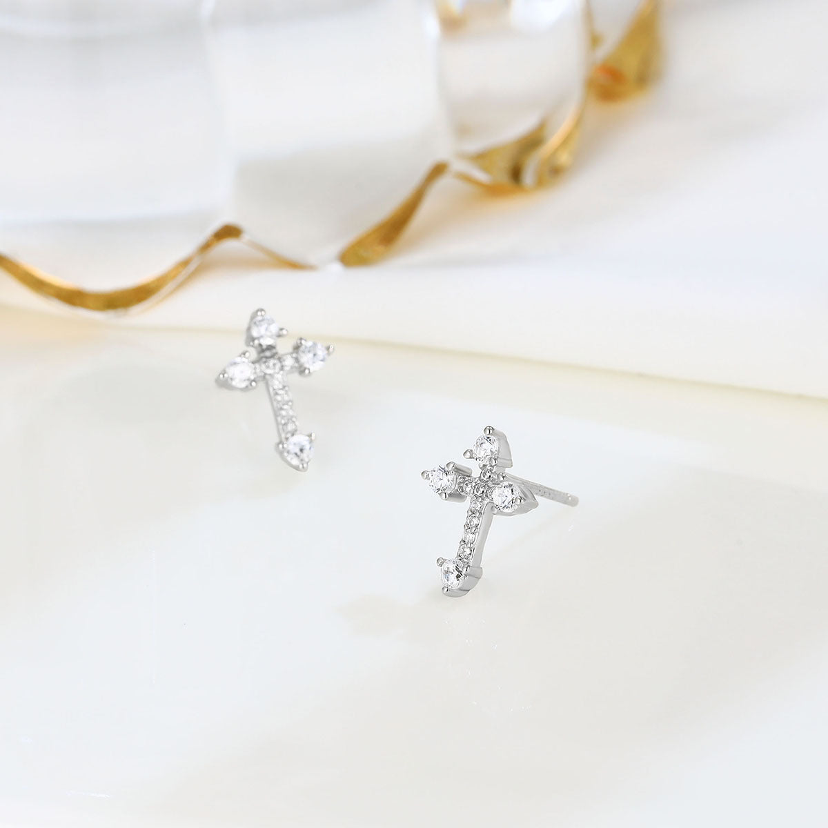 Silver cross earrings with zirconia