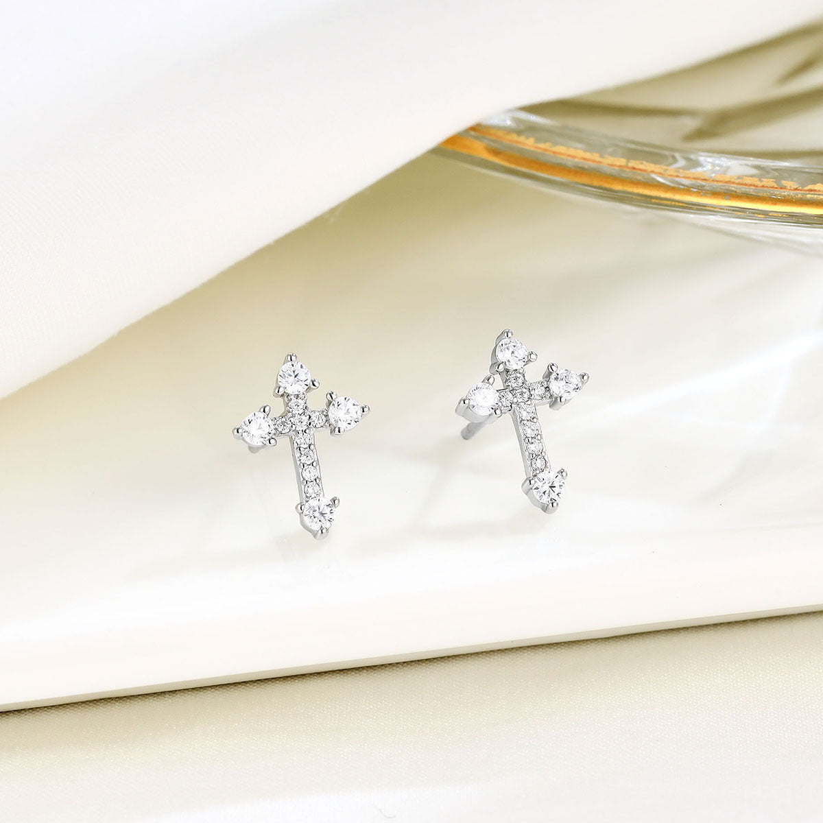 Silver cross earrings with zirconia