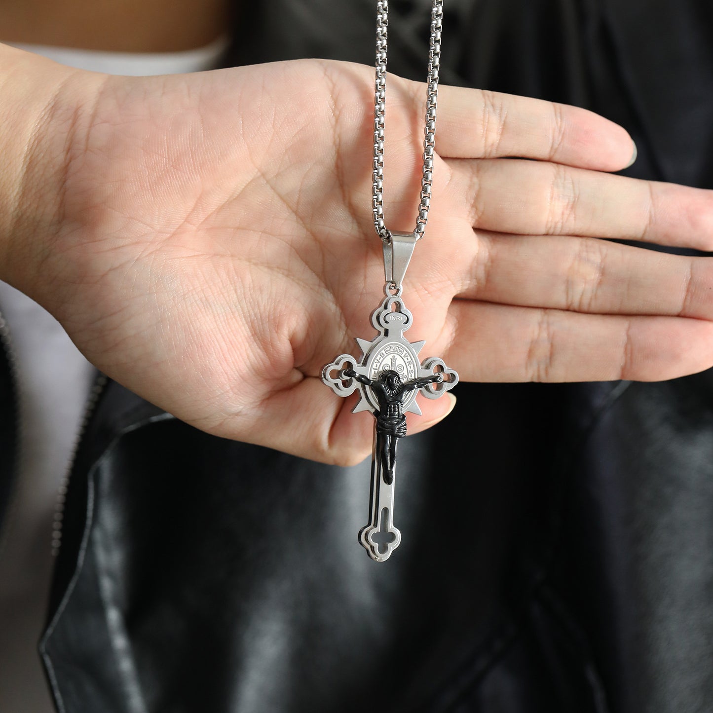 New Retro Cross Pendant Necklace for Men in Titanium Steel