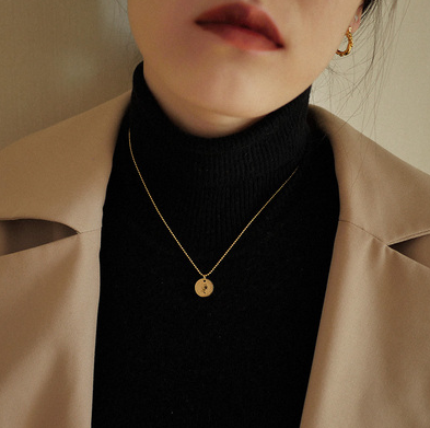 Coin pendant clavicle chain necklace