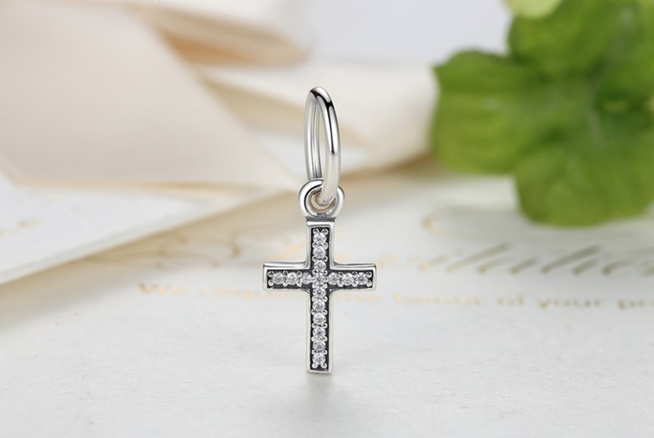Zircon cross pendant necklace