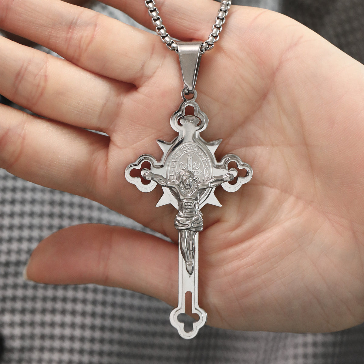 New Retro Cross Pendant Necklace for Men in Titanium Steel